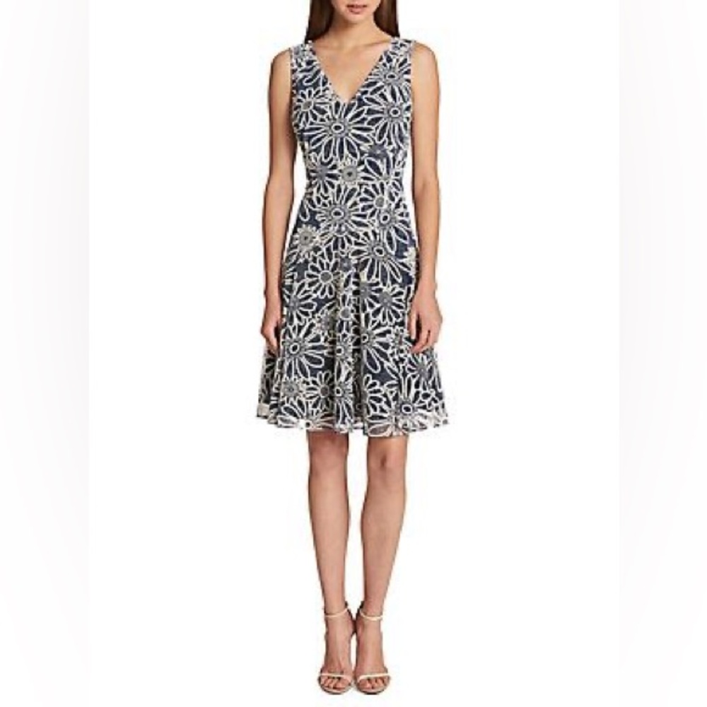Tommy Hilfiger Dress Mini Navy and White Floral Flared Pleated Size 8 Excellent